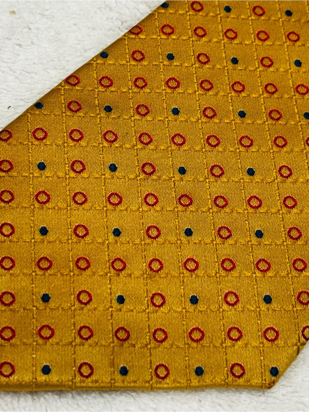 Brand New Stylish Tie By JoS A. Bank - 3.5 inches wide